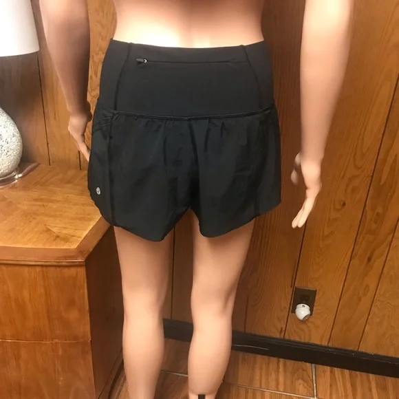 Lululemon Short Black-Size 6 -Good Condition - Picture 6 of 14
